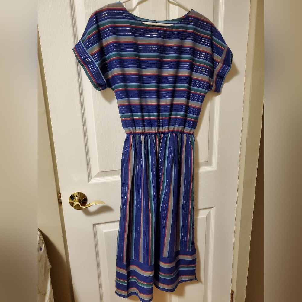 🔴 Navy blue striped dress